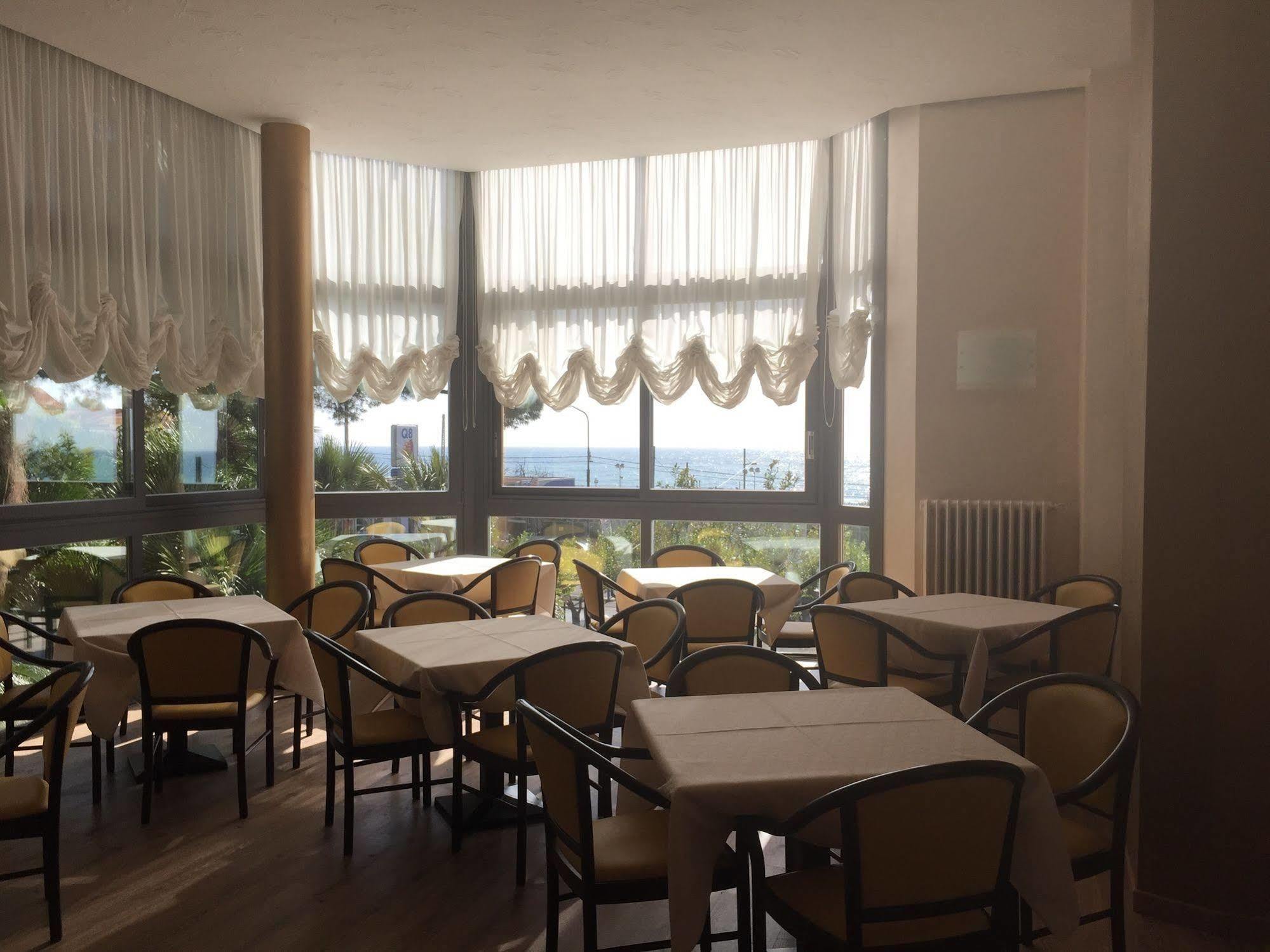 Hotel Napoleon San Remo Buitenkant foto