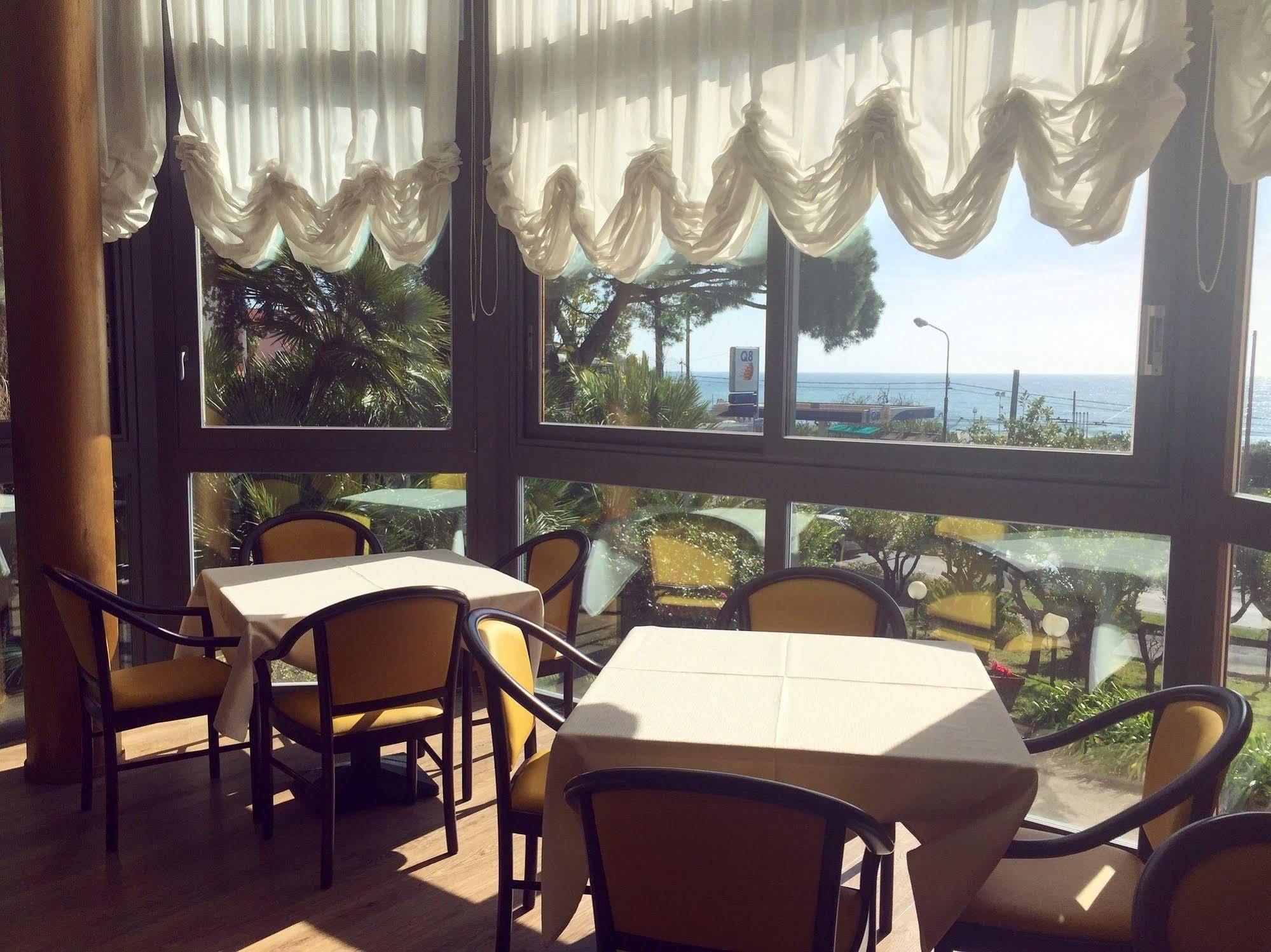 Hotel Napoleon San Remo Buitenkant foto